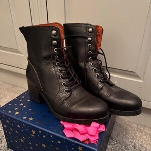 Women's Black Lace-Up Leather Ankle Boots with Contrast Interior